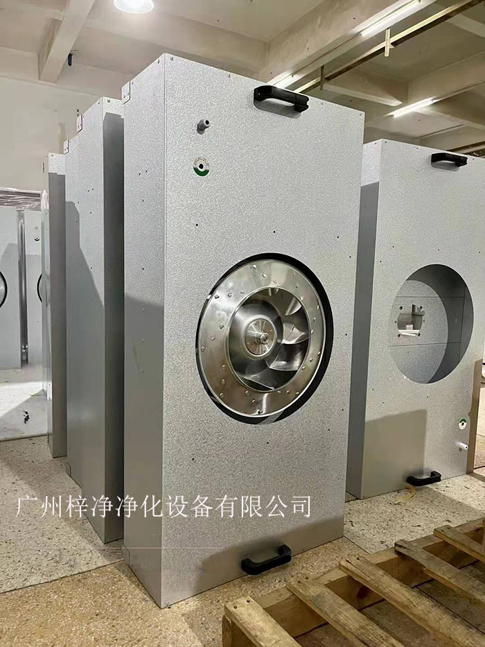 群控FFU是把幾十,幾百乃至上千臺(tái)FFU通過FFU監(jiān)控主機(jī)將其連接起來并進(jìn)行監(jiān)控。
