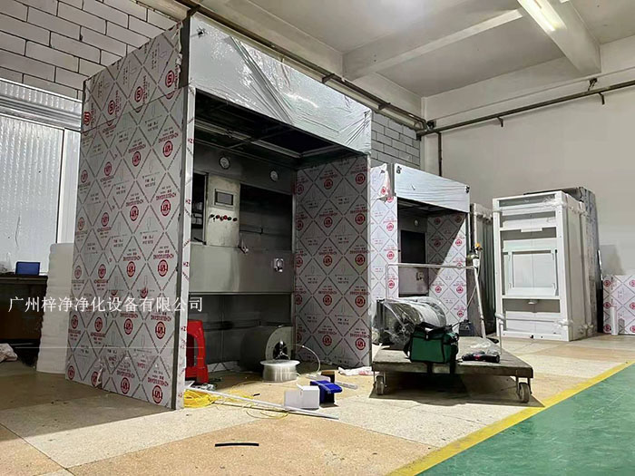 負(fù)壓稱量室在制藥行業(yè)中，潔凈室是確保藥品生產(chǎn)過程符合衛(wèi)生標(biāo)準(zhǔn)的重要設(shè)施。